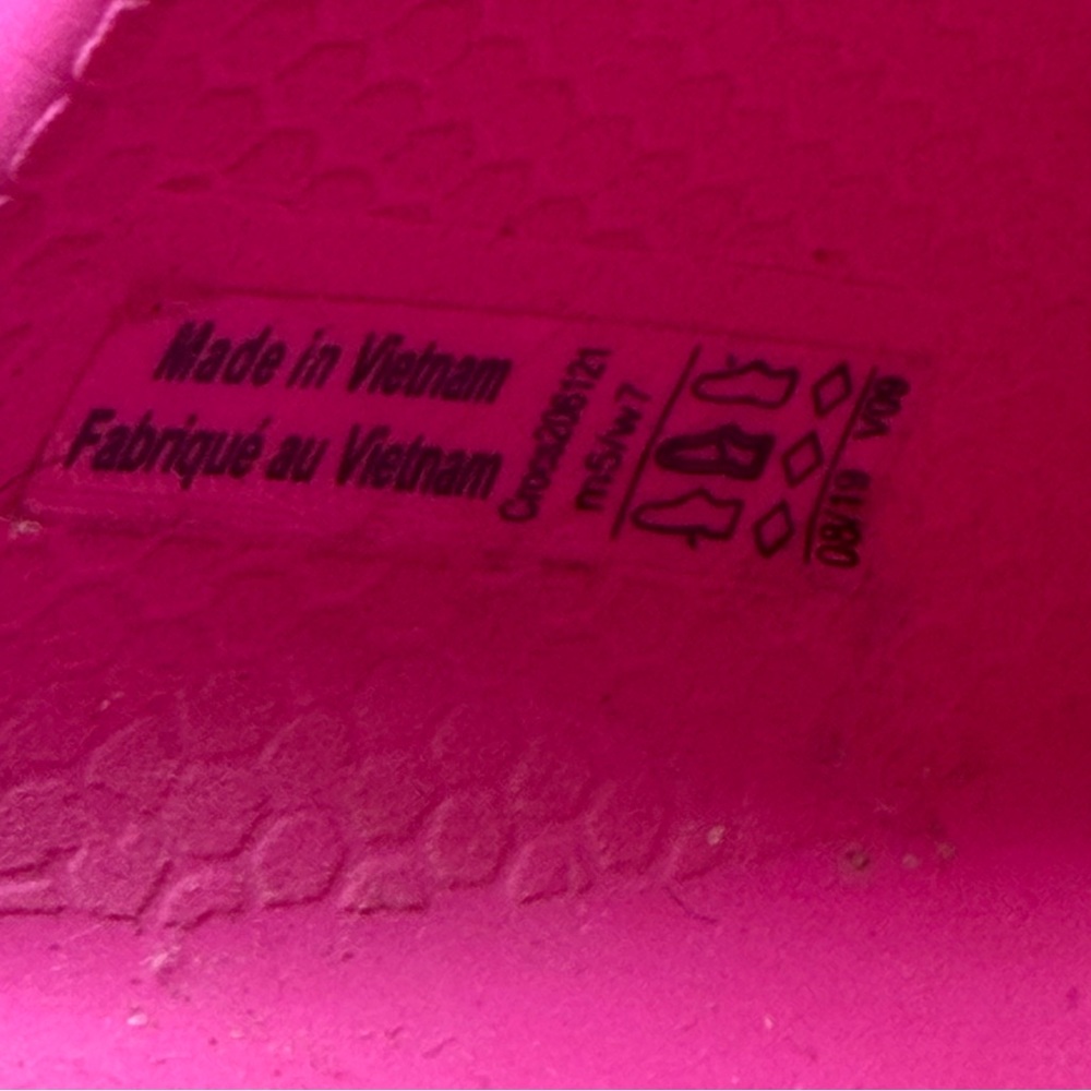 CROCS Bright Pink Slide Sandals Sz 7 EUC - Picture 8 of 8